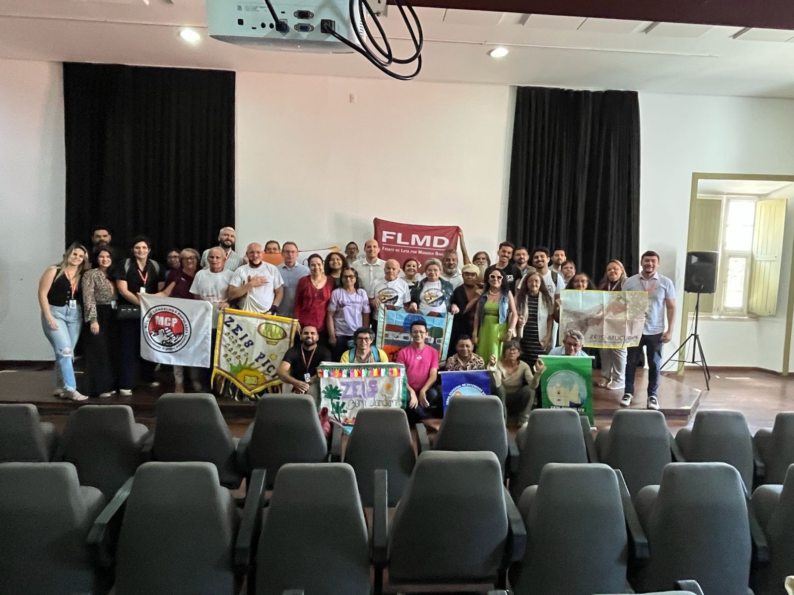 Zonas Especiais de Fortaleza - Fotos (Autor Reunião do Fórum das ZEIS novembro 2025) sobre da zeis prioritária Fórum em Fortaleza